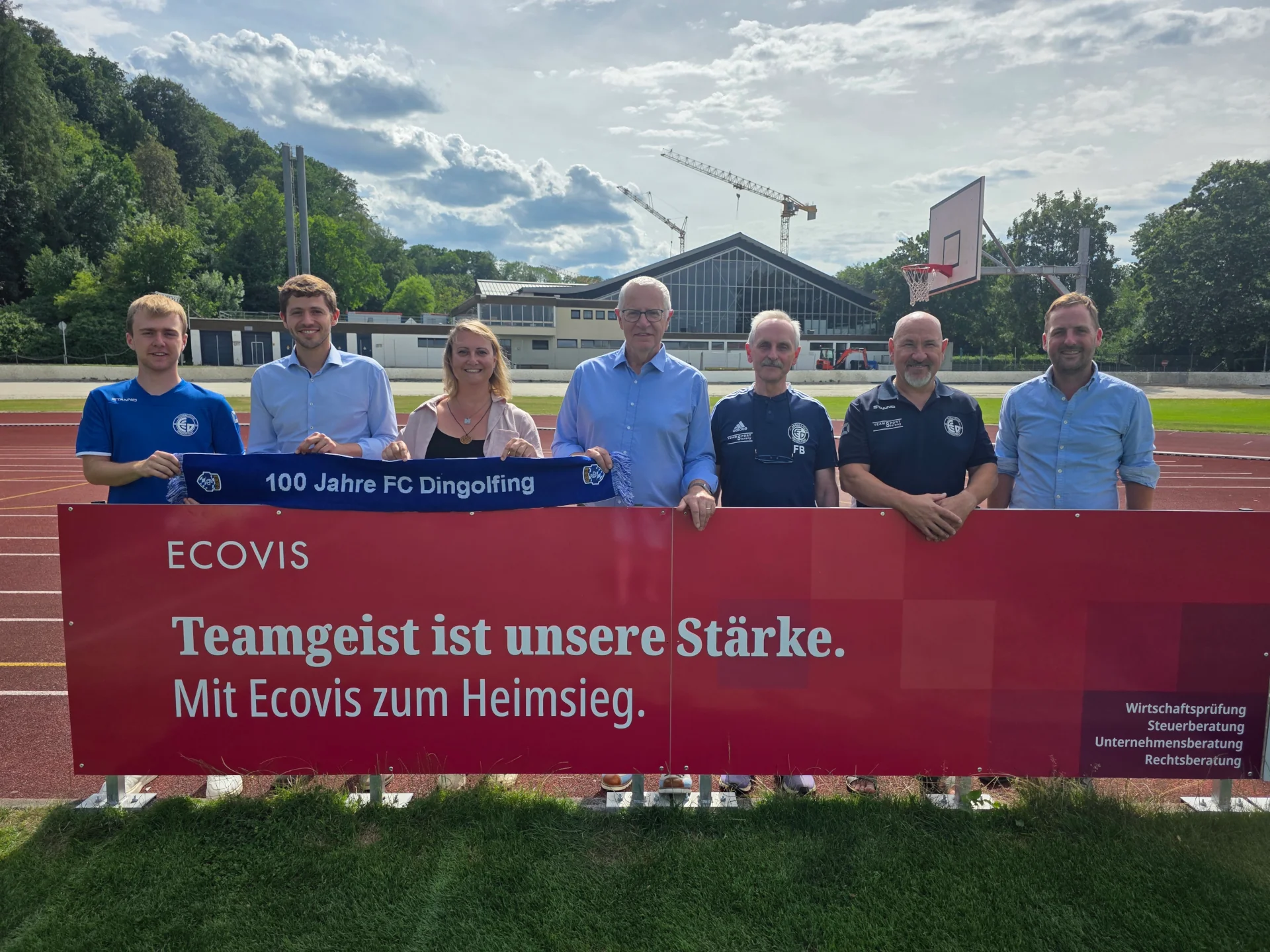 Ecovis Dingolfing unterstützt den FC Dingolfing