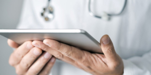 Digitale Gesundheitsvorsorge: Auch Pflegeeinrichtungen sind künftig eingebunden - Gesundheitswesen