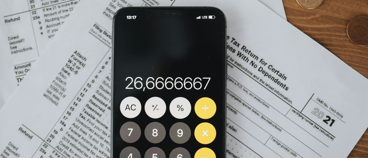 Servicios vinculados al software y seguro sobre créditos