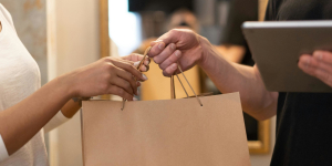 Las partidas en especie que se entregan a los empleados y su gravabilidad por CESS - Ecovis en Uruguay