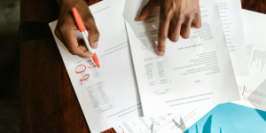 Gastos contraídos con entidades del exterior –  IRAE - Ecovis en Uruguay